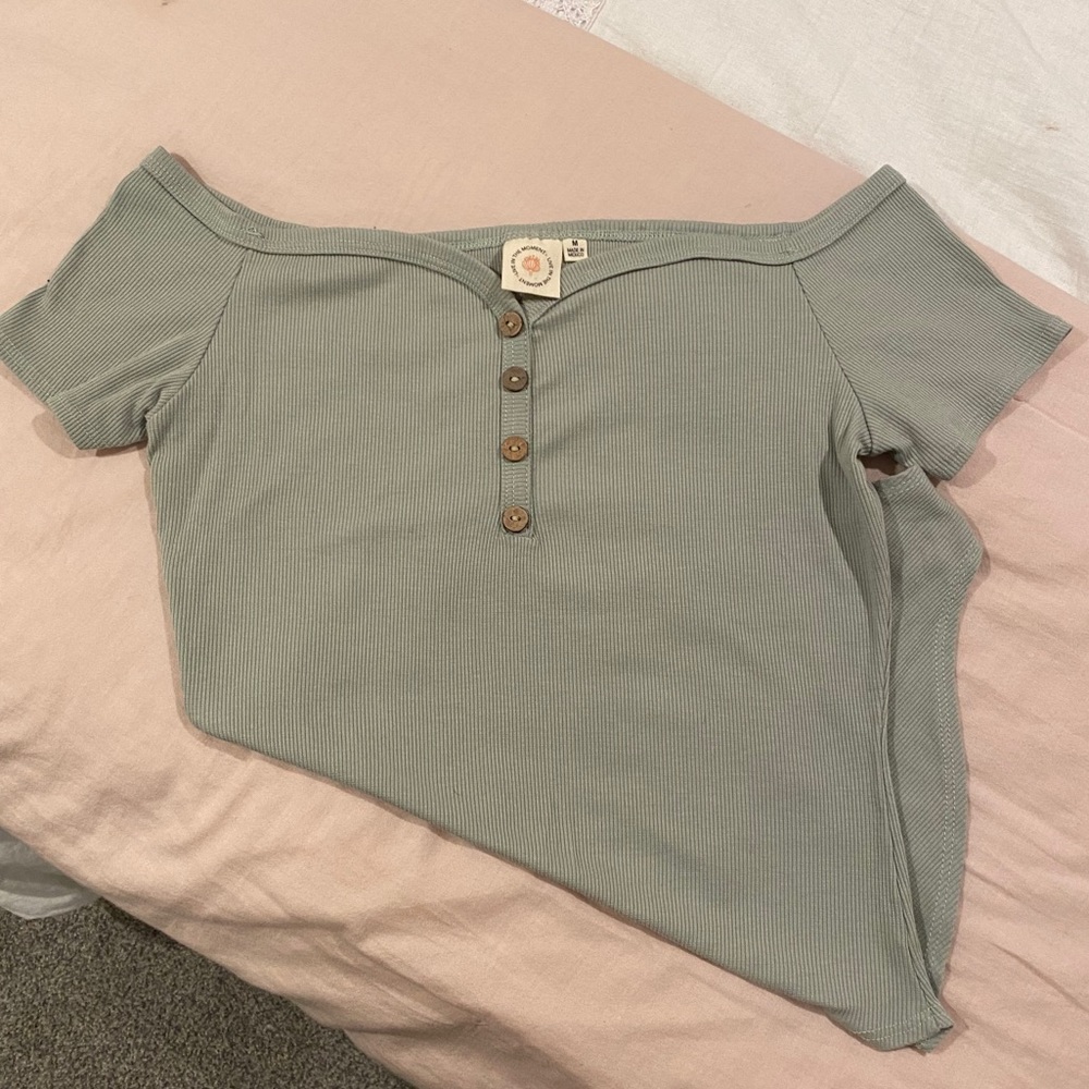 Short sleeve light green bodysuit